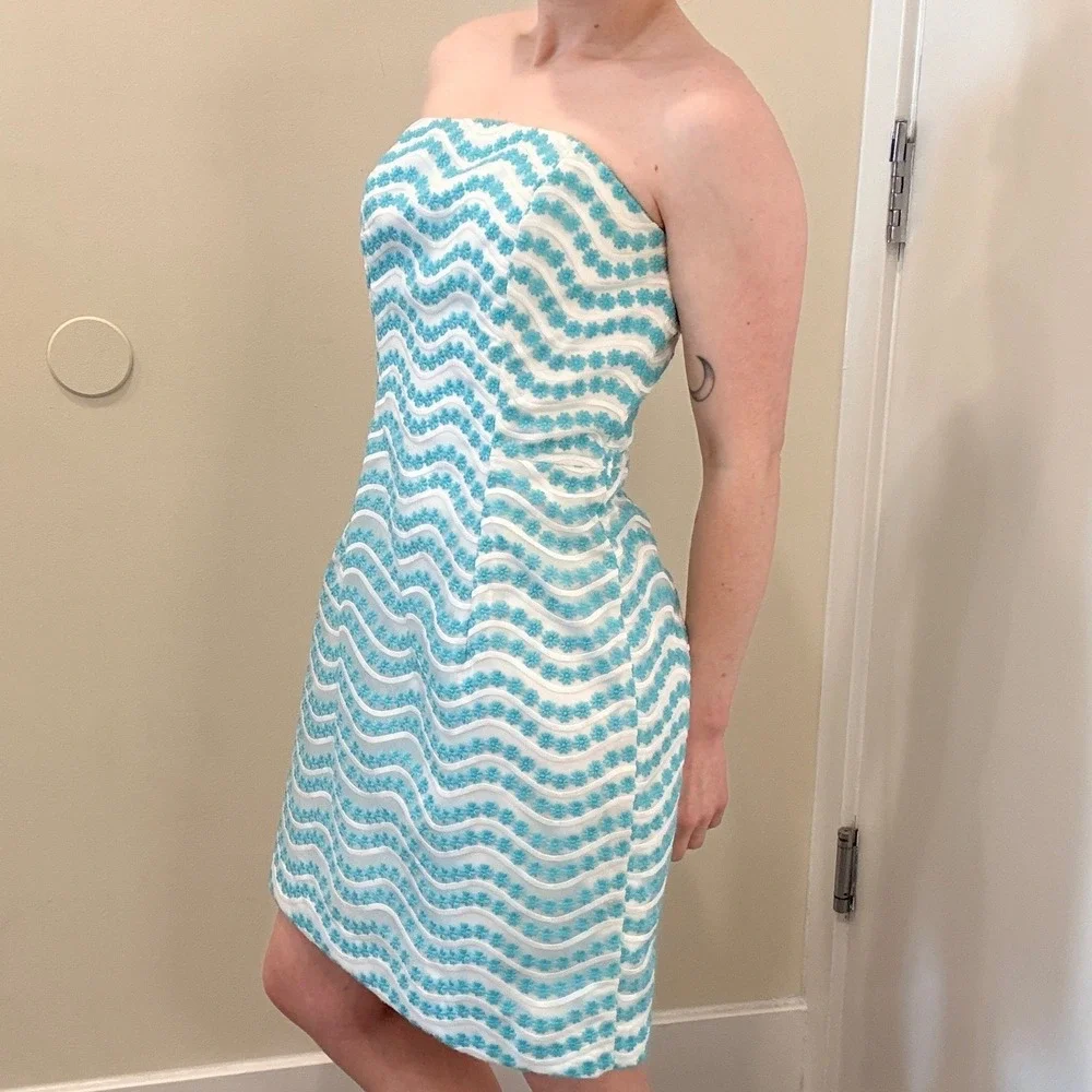 Lilly Pulitzer Leavens Top Notch Strapless Dress Blue White Floral Embroidery 4 - Picture 3 of 9